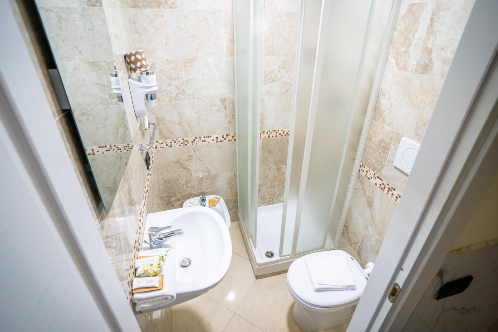 Affittacamere Tiche โรม ภายนอก รูปภาพ